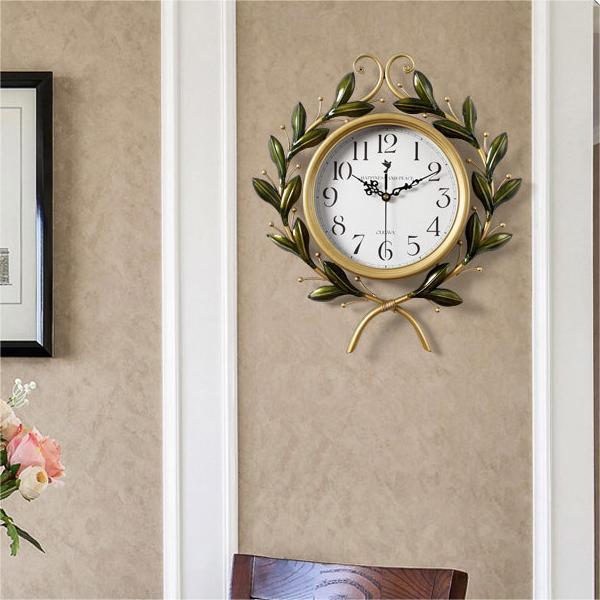 アメリカンな雰囲気の壁掛け時計: 芸術的な沈黙、キッチン、リビングルーム、ベッドルーム、バスルーム、オフィス用のハイファッションヨーロッパの室内装飾、16.14 * 16.93インチ。 