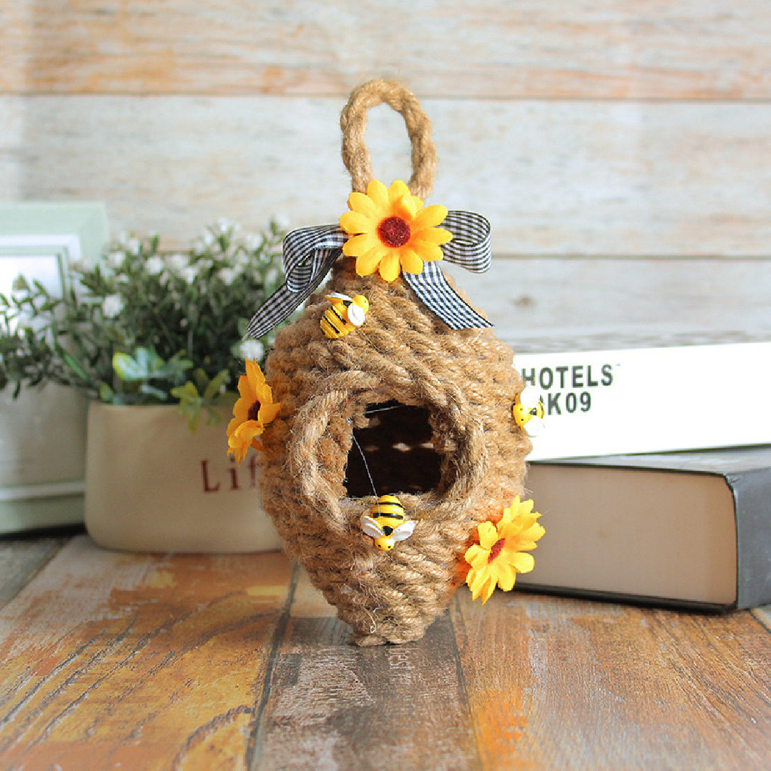 Sunflower Round Honeycomb Decoration, 3.94 x 7.09 Inches, Beehive Woven Hemp Rope Honeycomb Hanging Ring Balcony Decor, Farmhouse Spring Decor Bee-Themed Party