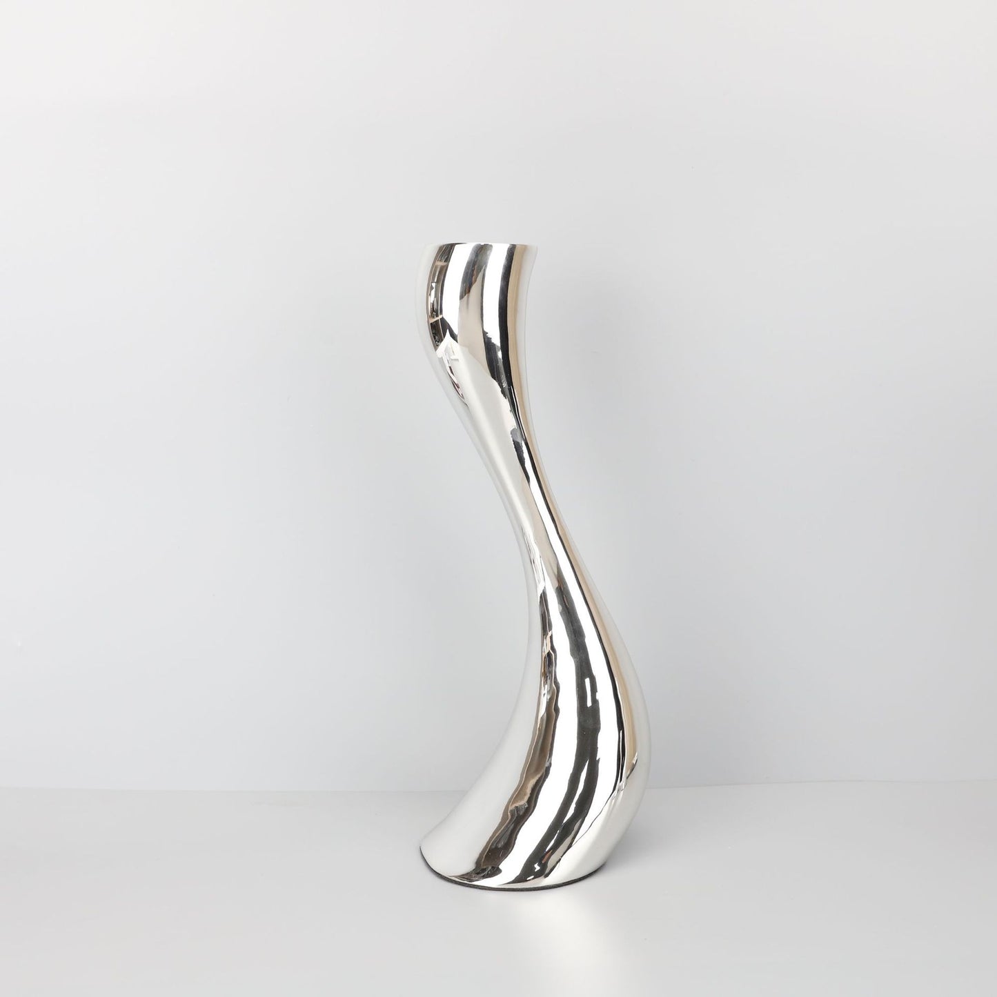 S-Shaped Resin Candle Holders: Modern Silver Decor for Hotels, Homes, and Living Rooms (Large: 5.5x5.1x15 inches, Medium: 3.1x3.7x9.4 inches, Small: 2.6x3.1x7.9 inches)，Set of 3